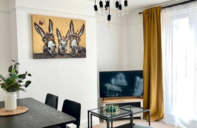 Newly decorated 4-bed home near Cambridge city centre