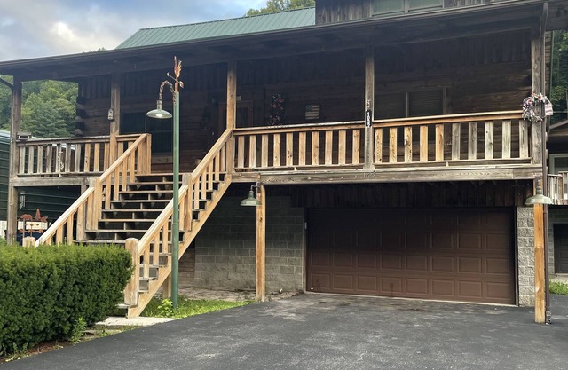 Newly est. cabin close to trails, gas and great food!