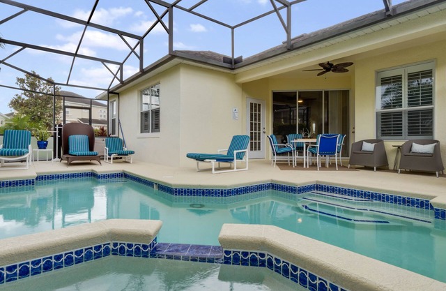 Newly furnishedl pool and spa property for up to 8 guests