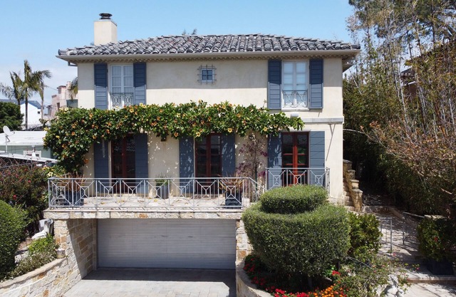 Newly Listed: Tuscan Villa in the Village, 5 minute walk to Beach!