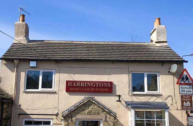 Newly refurbished, modern apartment in Hathersage, with parking