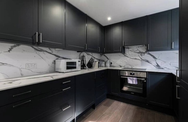 Newly Refurbished Spacious 3 Bedroom apartment