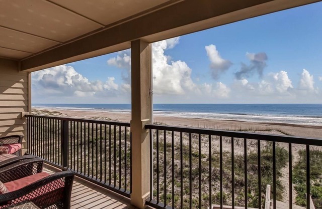 Newly Remodeled Condo with Large Balcony and Spectacular Views!