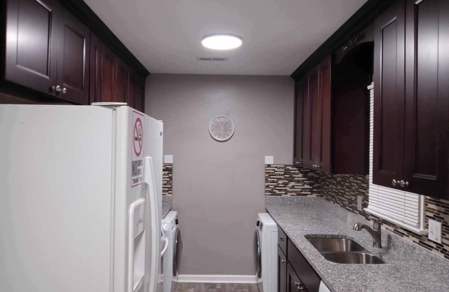 NEWLY REMODELED 2 BEDROOM DUPLEX