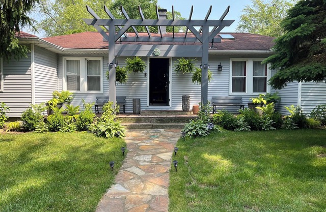 Newly Remodeled 2bd cottage