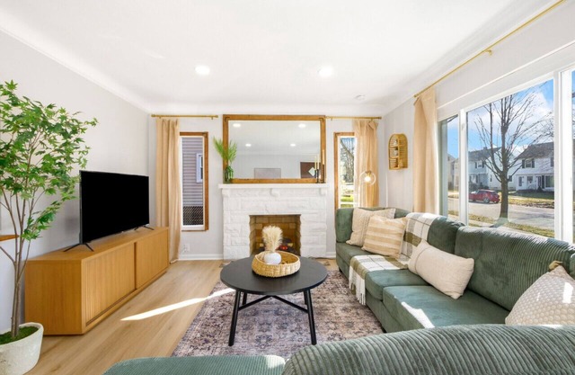 Newly Remodeled Home With a Game Room!