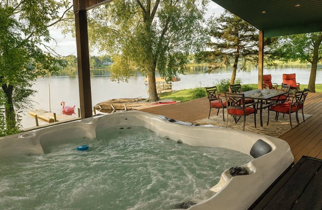 NEWLY REMODELED HOME ON CEDAR LAKE WITH 8-PERSON HOT TUB & PRIVATE BEACH AREA