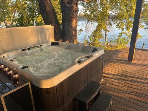 Newly Remodeled House on Cedar Lake!