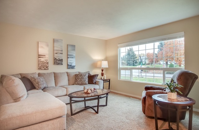 Newly remodeled condo with yard & air hockey, near hiking & shopping