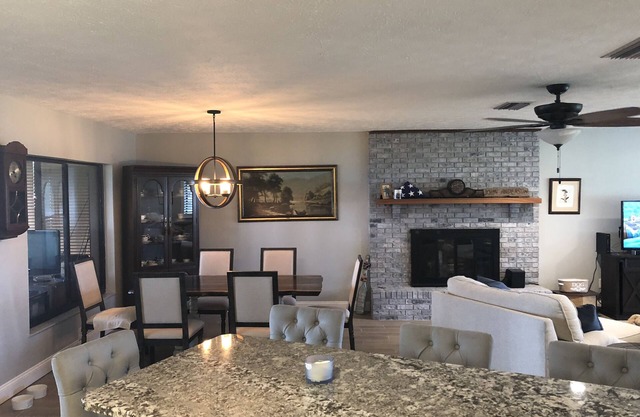 NEWLY RENOVATED HOME ON LITTLE SANTA FE, FLEXIBLE CANCELLATION POLICY