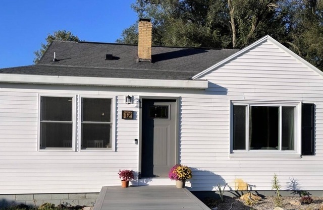 Newly Renovated 2 BR Home (8 min from ND Stadium)