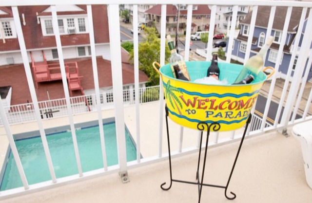 Newly Renovated 2 Br Luxury Condo *Pool* Top Floor 1 Blk From Beach