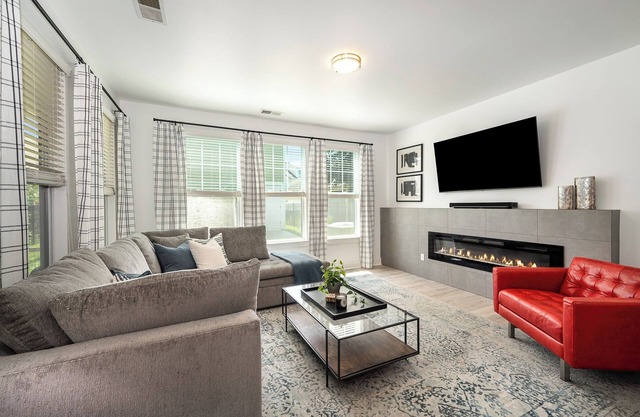 Newly Renovated~ 2 Miles from Uptown Charlotte- Great for Large Groups