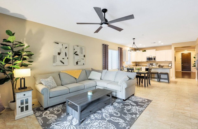 Newly Renovated 4 Bedroom House near hiking and lots of restaurants