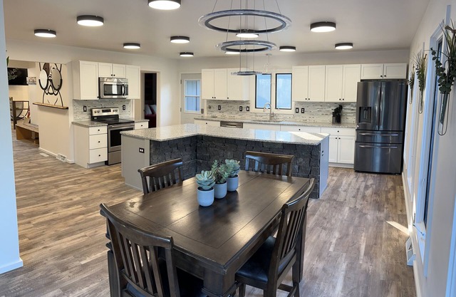 Newly Renovated 5-Bedroom Home Near Lambeau Field