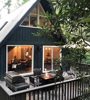 Newly renovated A-frame 5 Min walk to main street