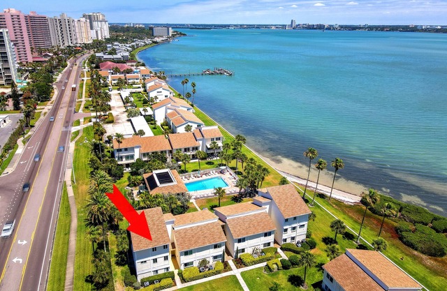 NEWLY RENOVATED! Clearwater Beach Townhome ON WATER, 3 bed, 2.5 bath - RETREAT