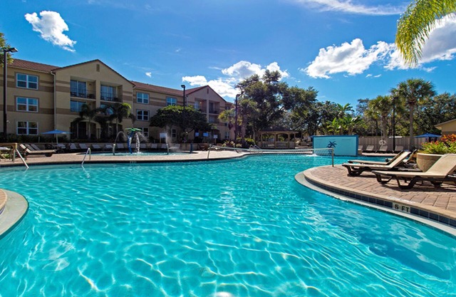 *Newly Renovated* Cozy Two Bedroom Resort Condo Very close to DISNEY