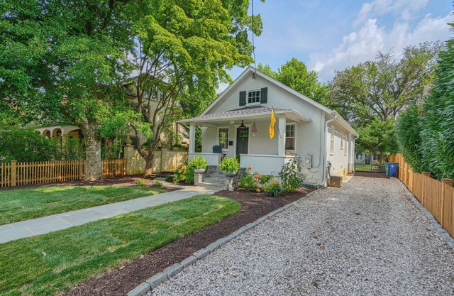 Newly Renovated Eastport Cottage