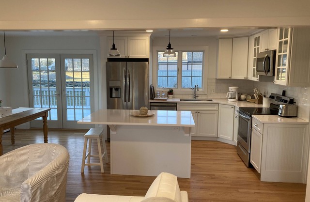 Newly Renovated in walking distance to two of Newport’s best beaches!