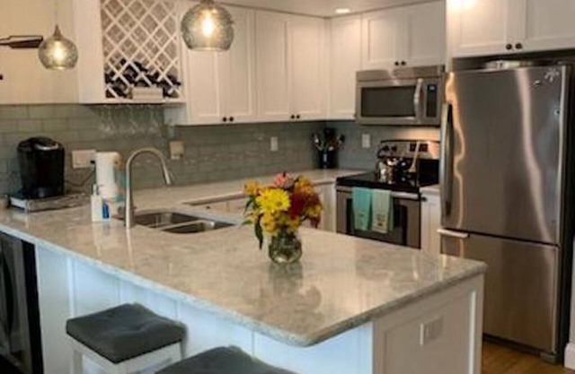 Newly Renovated kitchen, guest and master bathrooms