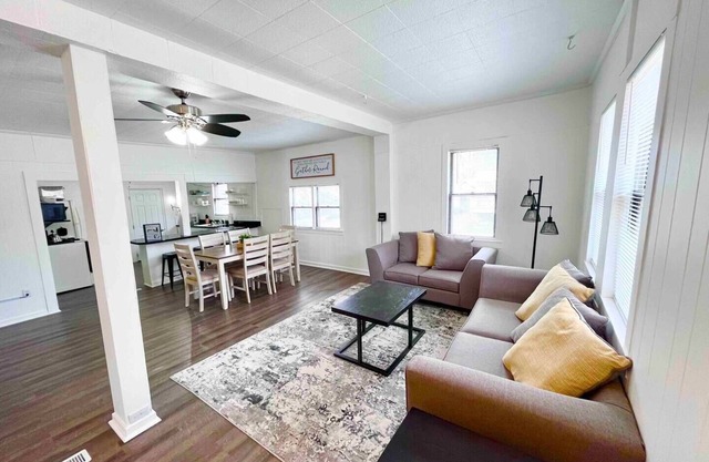 Newly Renovated, Lake Haven Cottage, 3 Bedroom, Sleeps 6, Clear Lake, Iowa