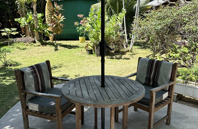 Newly Renovated Lanikai, steps to Ocean A/C, kayak, Detached Private cottage