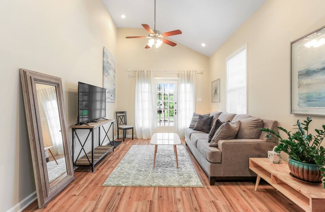 Newly Renovated Light and Bright "Shotgun Double"