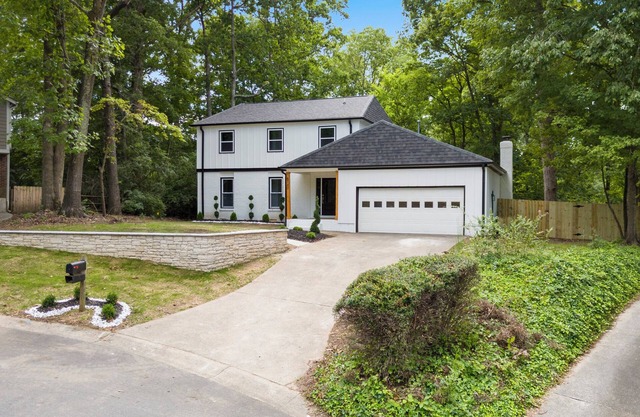 Newly Renovated Luxury 4-bedroom house in lovely Charlotte with WiFi and AC