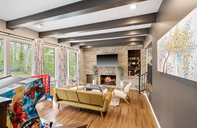 Newly Renovated Midcentury Home is 4acres with Pond view near Dixie Park