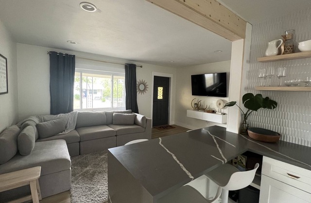 Newly Renovated Modern Home in the heart of Clermont