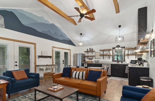 Newly Renovated Mountain House Retreat w/ Hot Tub And Huge Private Deck