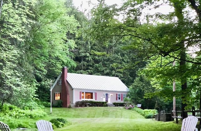 *NEWLY RENOVATED* Road-trippers Oasis - 3min walk to Grafton Inn & Tavern