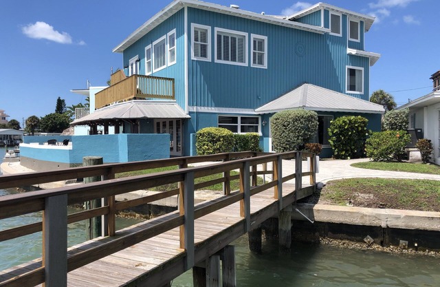 NEWLY RENOVATED! Waterfront House Clearwater Beach Sleeps 12. 5min walk to beach