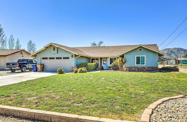 Newly Updated, Dog-Friendly Peakview House!