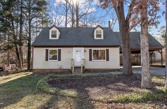 Newly updated home 2.6 miles to downtown raleigh