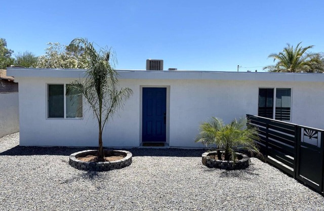 Newly Updated/U of A/2 BR 1 BA/Sam Hughes