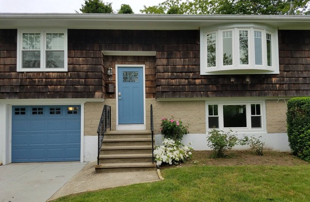 Newport area. Easton's Point Middletown. Walk to Beaches!