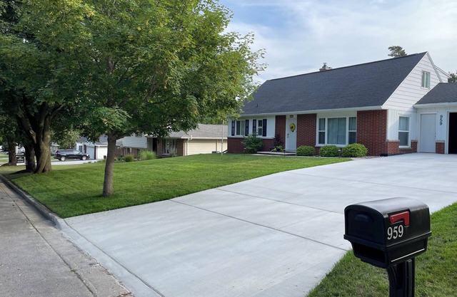 NFL Draft 2025: Cute Home w/3 Bedrooms, 2.5 Bathrooms, & Hot Tub By Lambeau