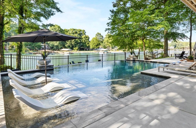 Niblick on Norman w/Heated Pool & Optional Boat Rental