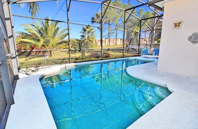 Nice 4 Bed Game Pool Home in Calabay Parc