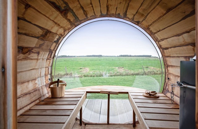 Nice 6-person house with wellness garden