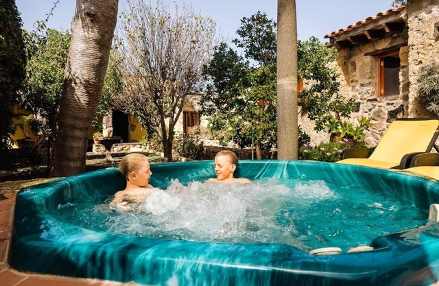 Nice and cosy house with garden and jacuzzi