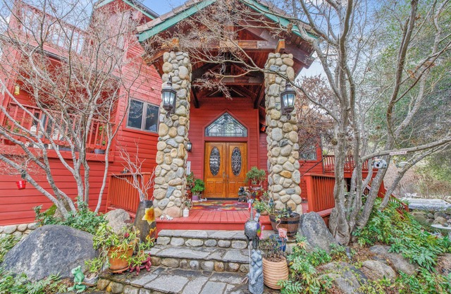 Nice and quiet cabin, river front, close to Sequoia National Park, fast WiFi