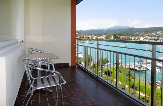 Nice apartment for 4 people with TV, balcony and parking