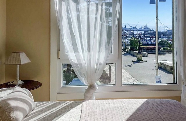 Nice apartment in A Pobra do Caramiñal with WiFi