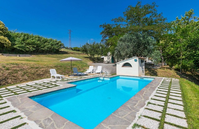 Nice apartment in villa for 10 guests with pool, TV and pets allowed