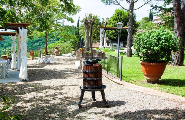 Nice apartment with WIFI, A/C, TV, patio and panoramic view, close to Greve In Chianti