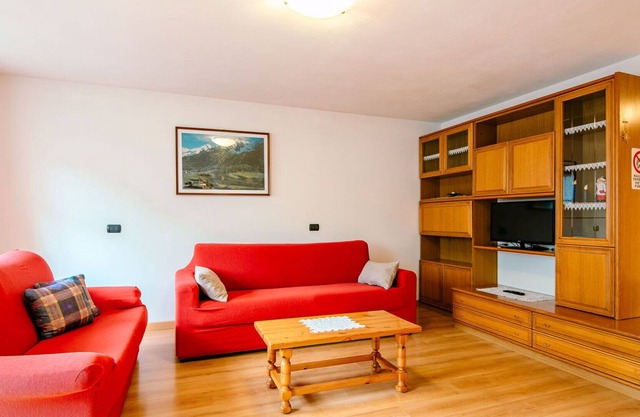 Nice apartment for 5 guests with WIFI, TV, balcony and parking