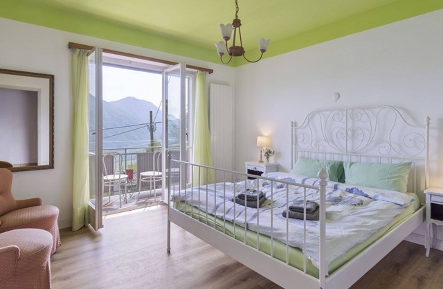 Nice apartment for 8 people with WIFI, patio, pets allowed, panoramic view and parking